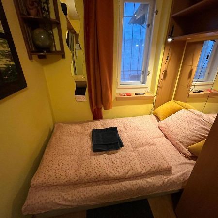 Tiny Private Apartment In Central Buda. Boedapest Buitenkant foto